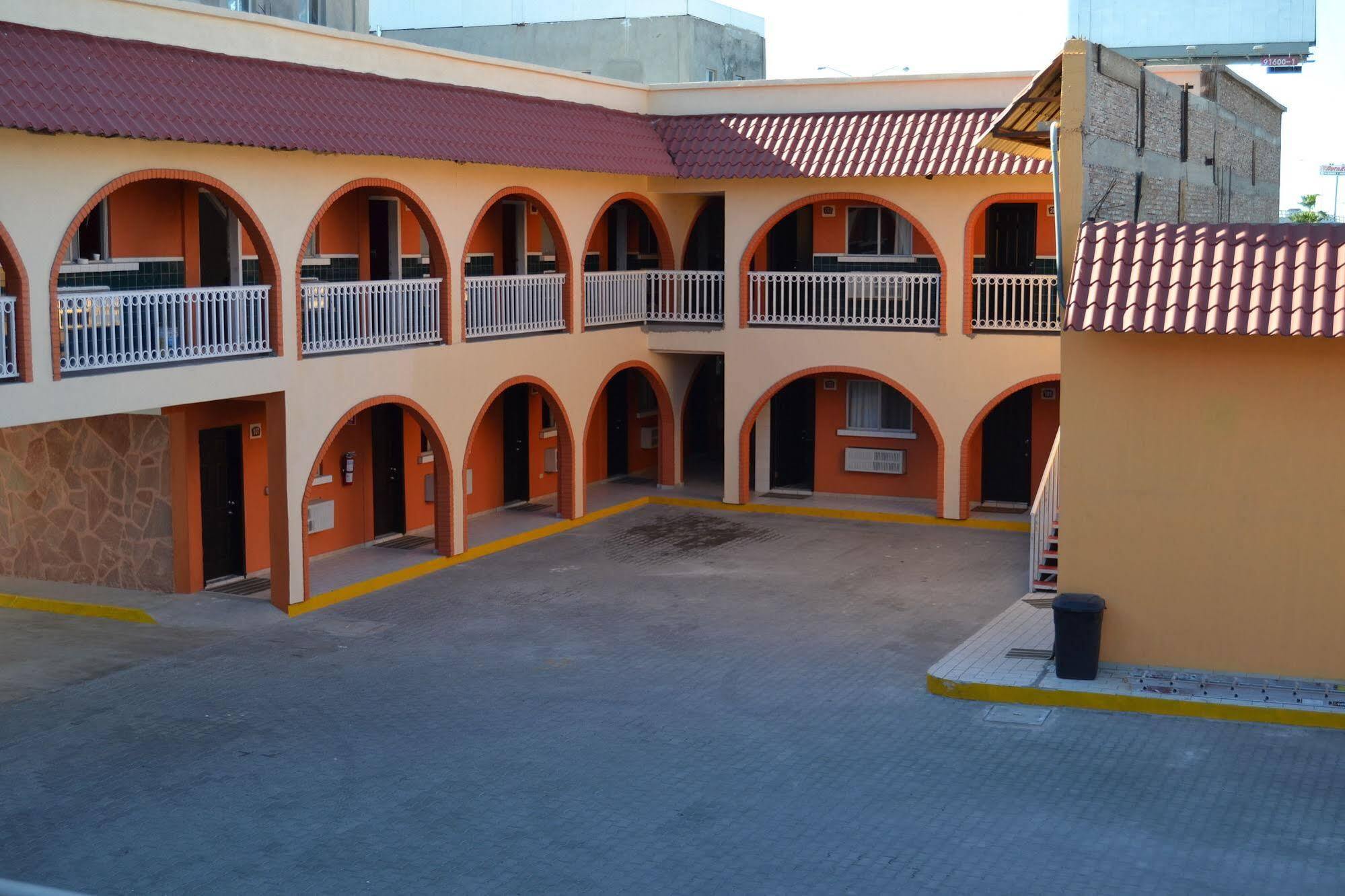 Hôtel Las Torres à Mexicali Extérieur photo